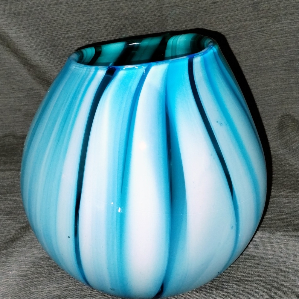 Antheopologie Tonal Lilith Glass Vase ~ Sold Out At Anthropologie, Stunning! - Picture 3 of 15